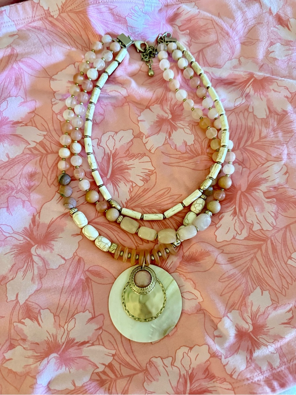SALE🌴Beige & Blush Multi-Strand & Bead Pendant Necklace - Picture 6 of 8